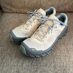 On Cloudventure Trail running shoes W8.5
